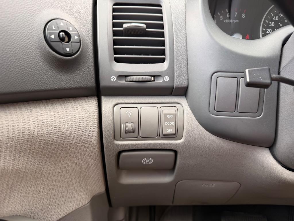 2007 Kia Sedona - $2,950