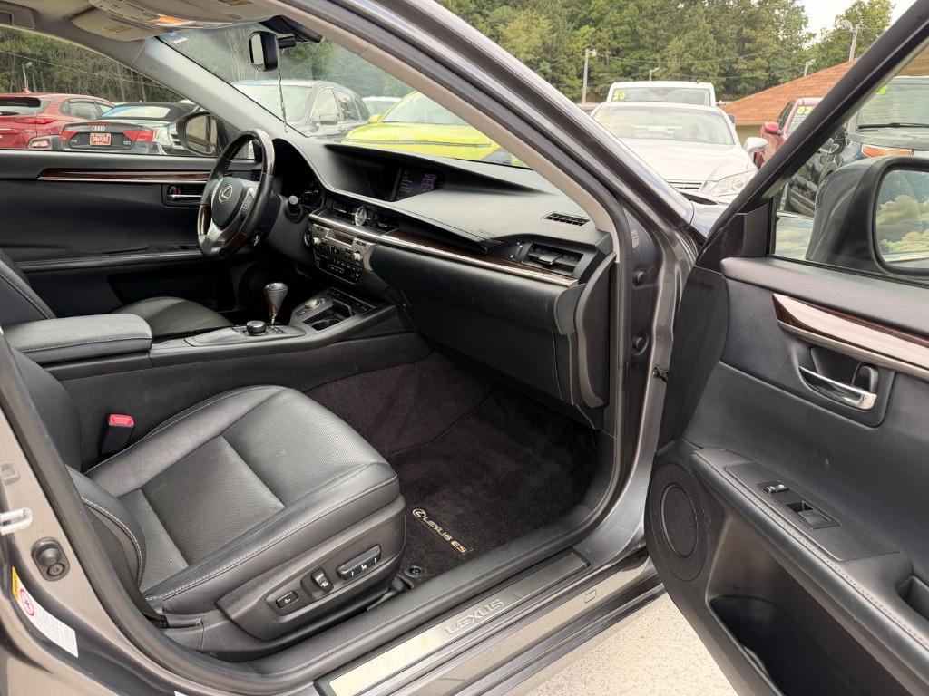2014 Lexus ES - $16,950