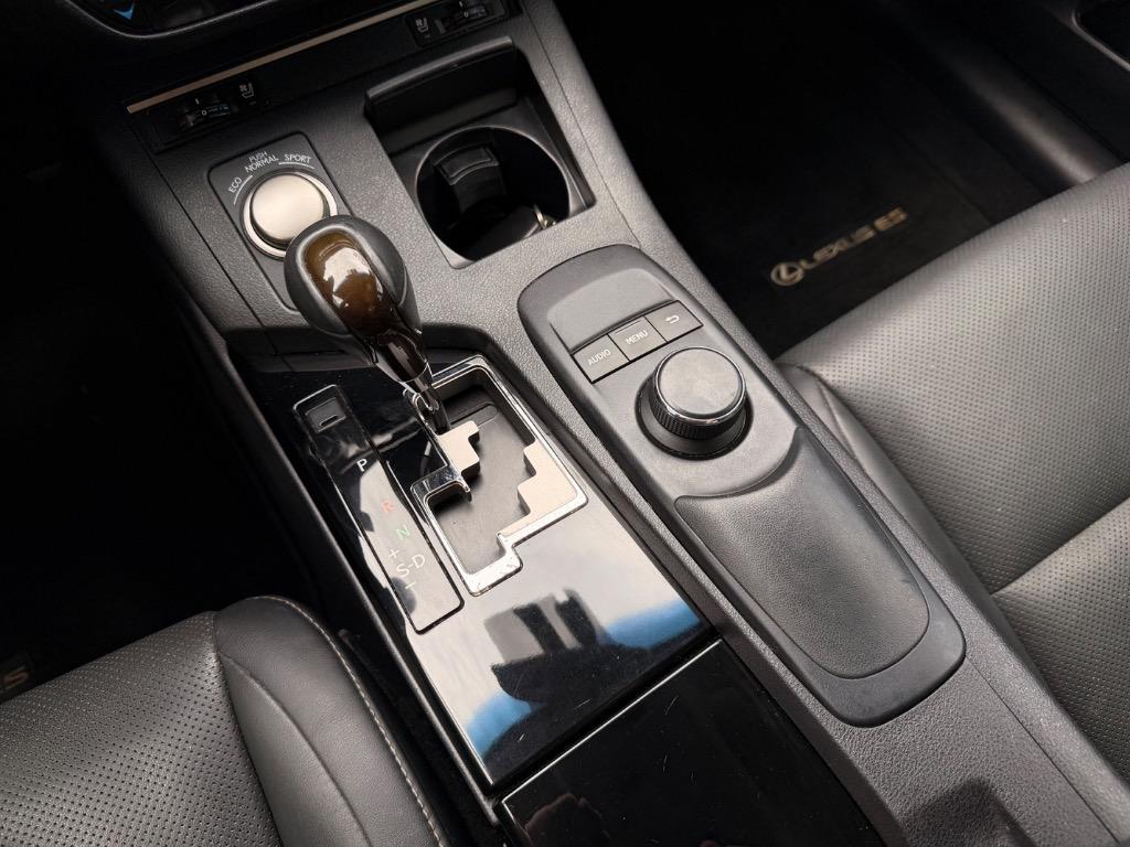 2014 Lexus ES - $16,950