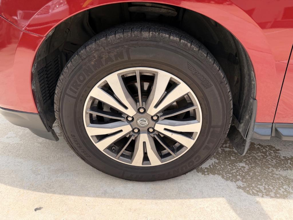 2017 Nissan Pathfinder - $9,950