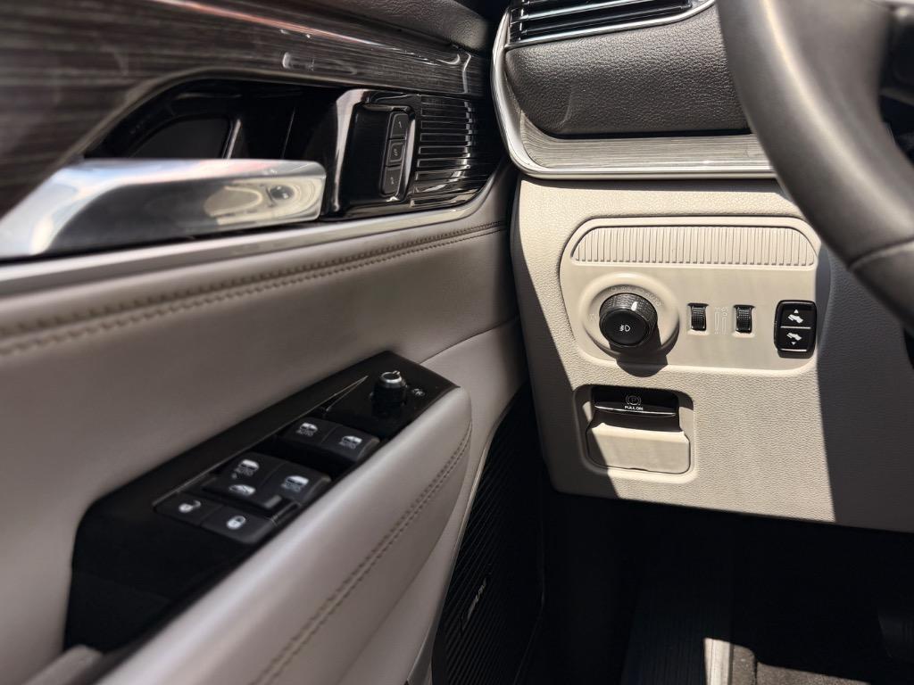 2022 Jeep Wagoneer - $17,950