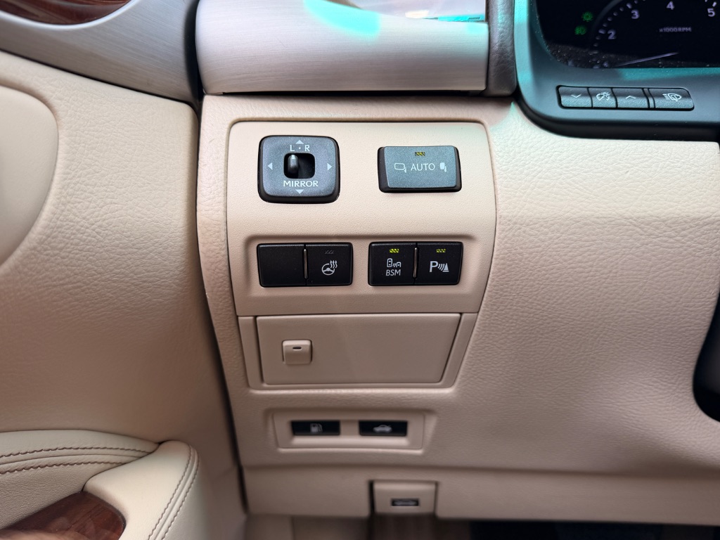 2013 Lexus LS - $18,950
