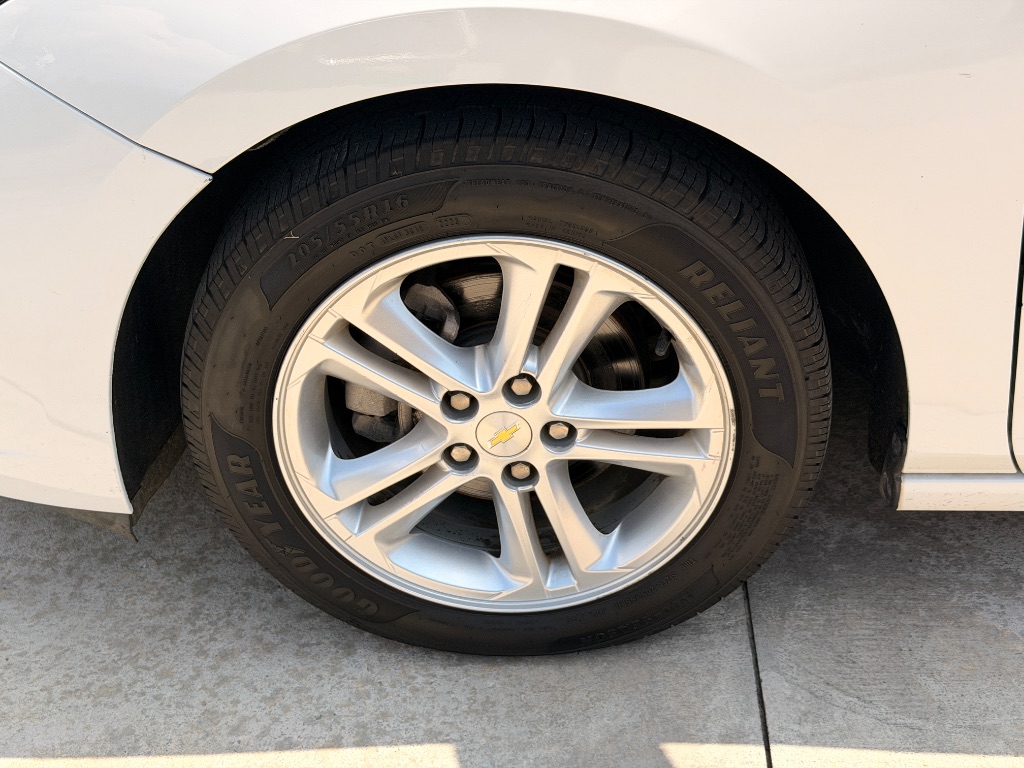2018 Chevrolet Cruze - $8,950