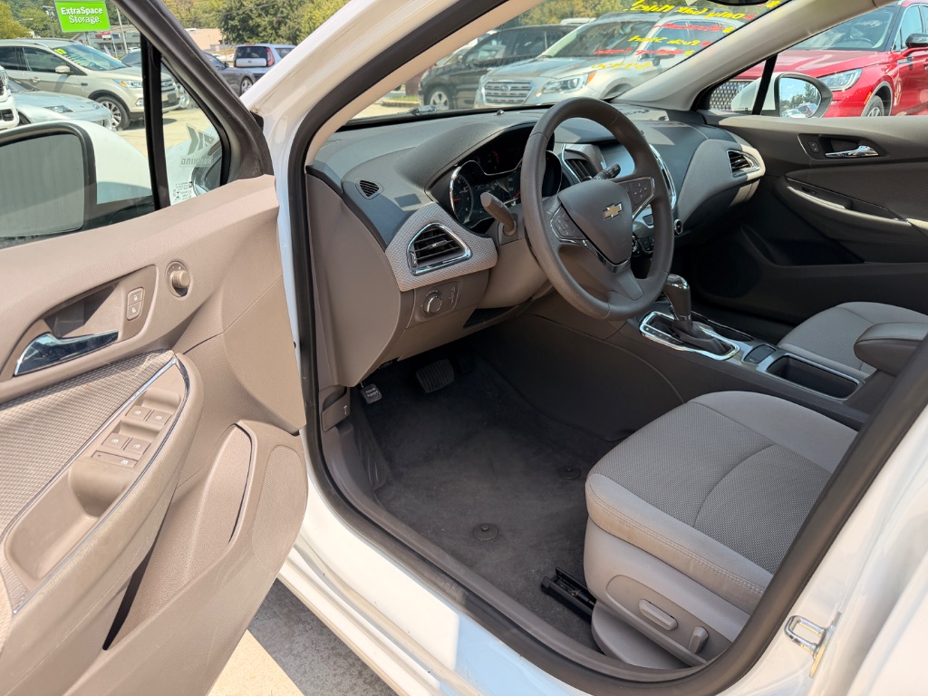 2018 Chevrolet Cruze - $8,950