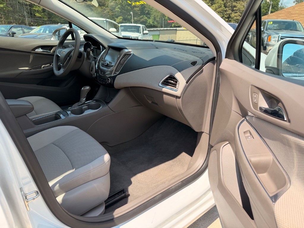 2018 Chevrolet Cruze - $8,950