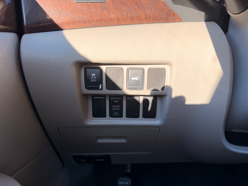 2015 Nissan Quest - $11,950
