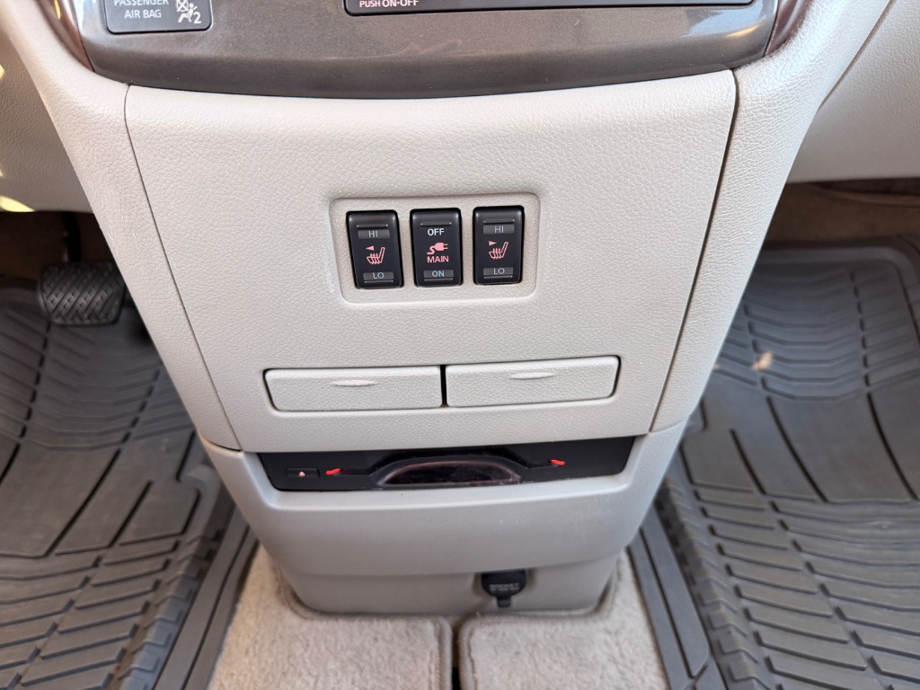 2015 Nissan Quest - $11,950