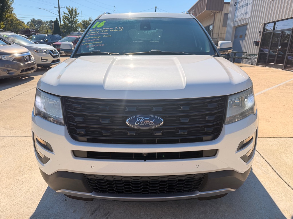 2016 Ford Explorer - $9,950