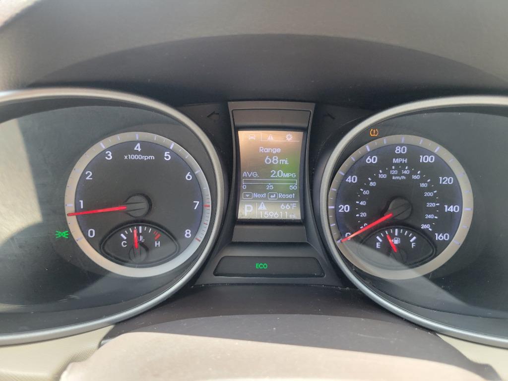 2015 Hyundai Santa Fe - $15,995