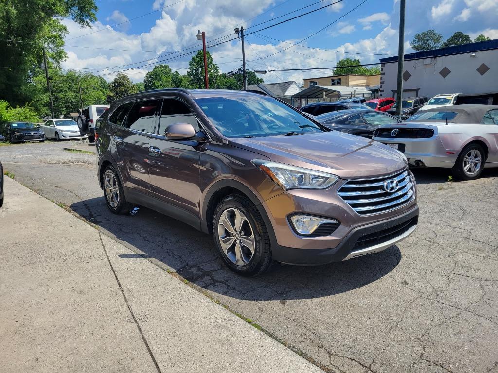 2015 Hyundai Santa Fe - $15,995