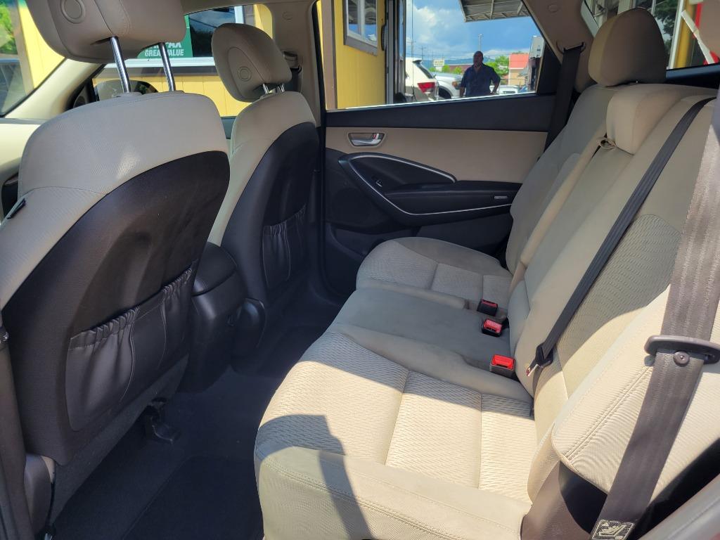 2015 Hyundai Santa Fe - $15,995
