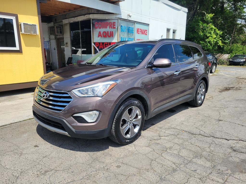 2015 Hyundai Santa Fe - $15,995