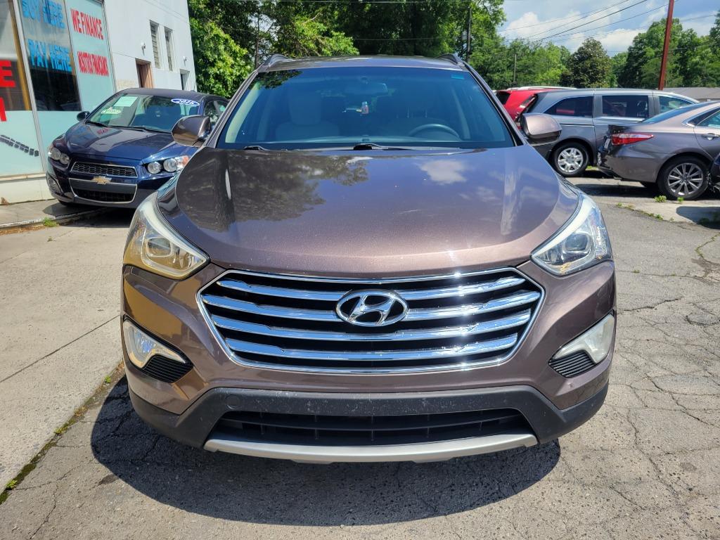 2015 Hyundai Santa Fe - $15,995