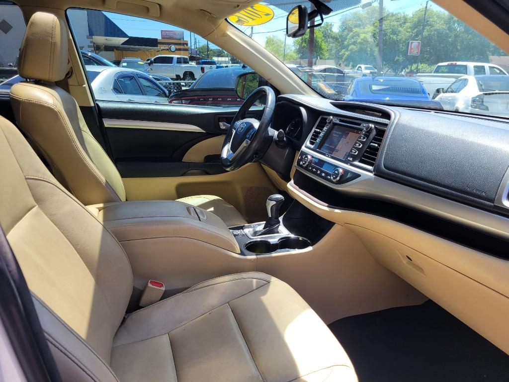 2015 Toyota Highlander - $22,995