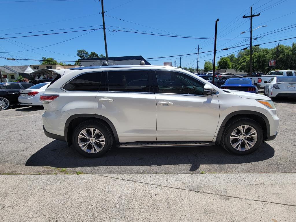 2015 Toyota Highlander - $22,995