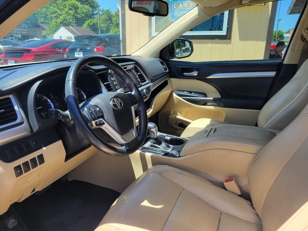2015 Toyota Highlander - $22,995