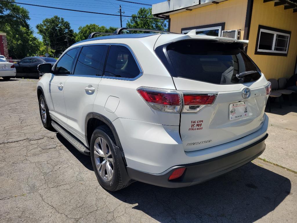 2015 Toyota Highlander - $22,995