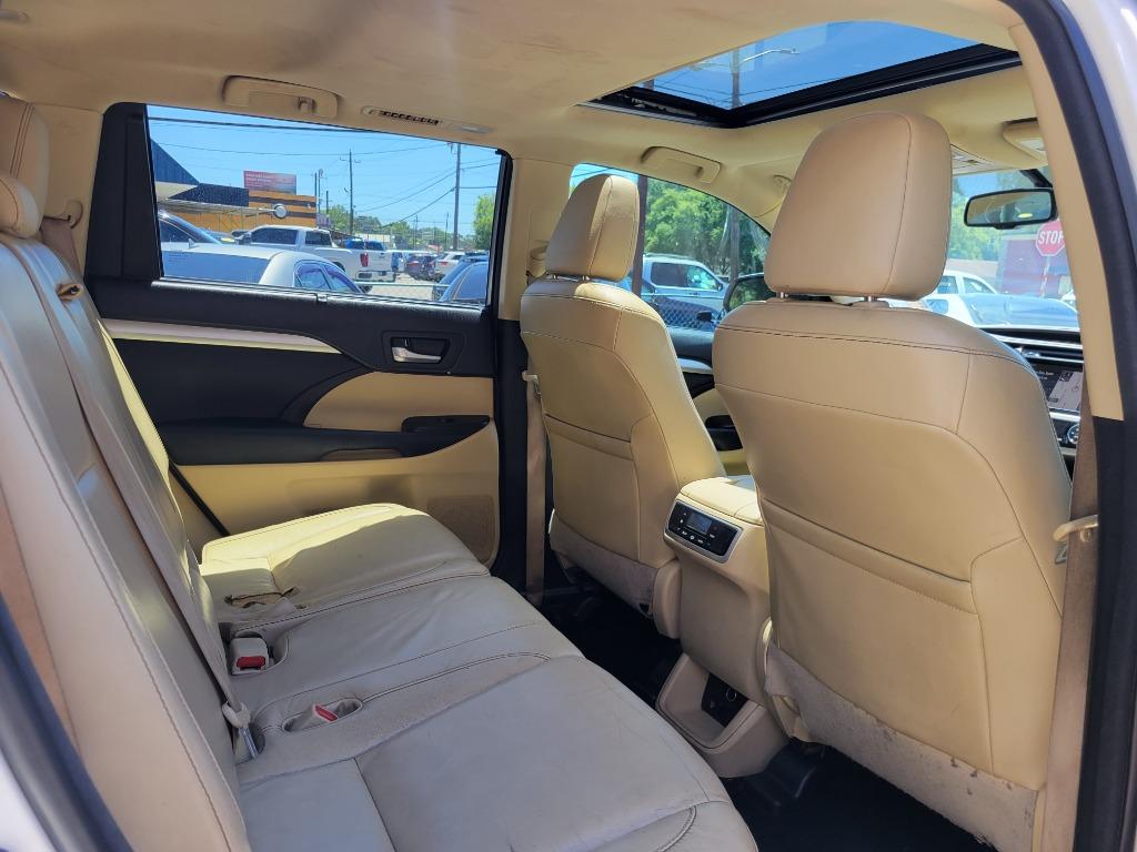2015 Toyota Highlander - $22,995
