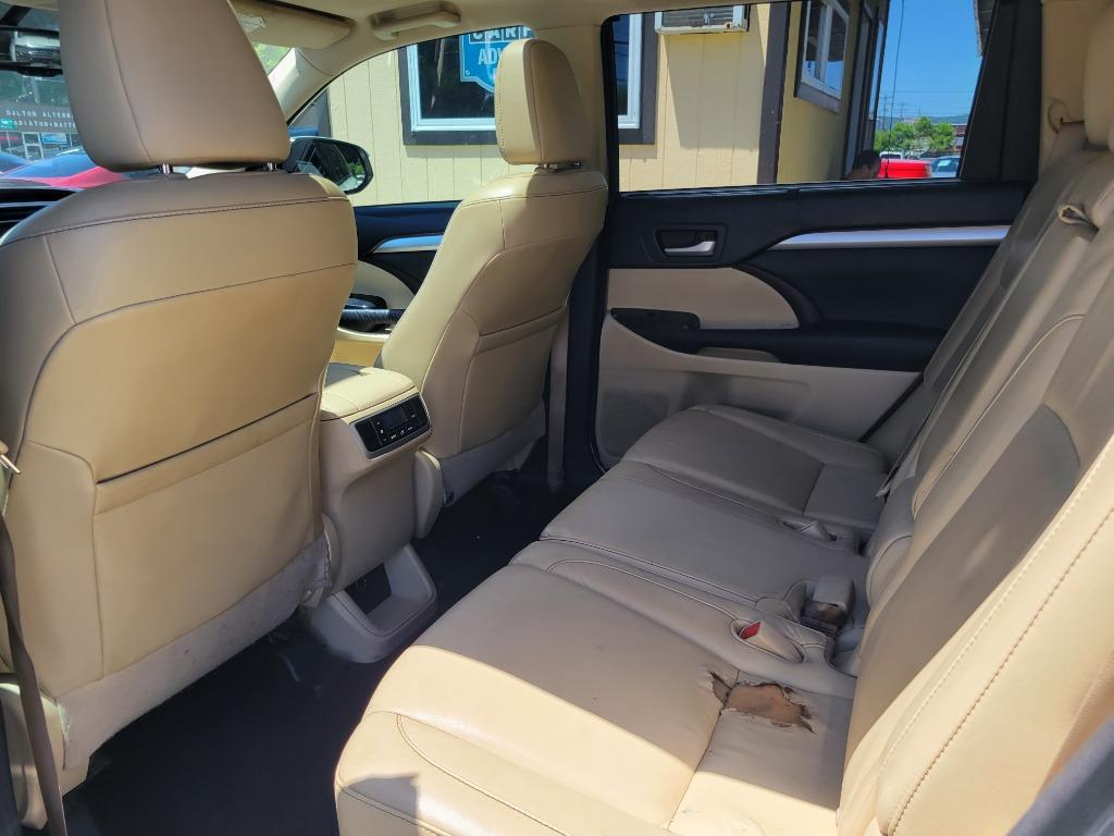 2015 Toyota Highlander - $22,995