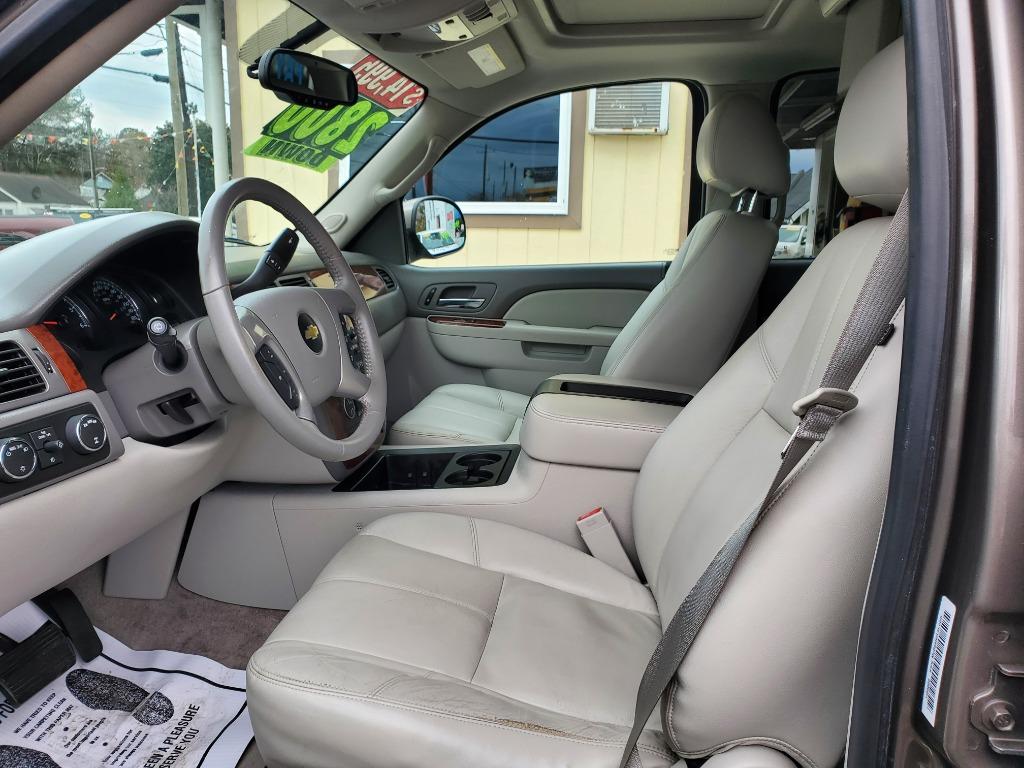 2013 Chevrolet Suburban LT 1500 photo