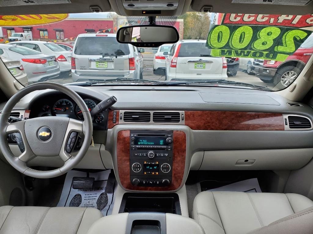 2013 Chevrolet Suburban LT 1500 photo