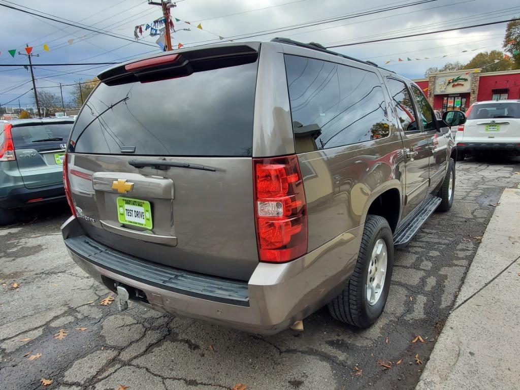 2013 Chevrolet Suburban LT 1500 photo