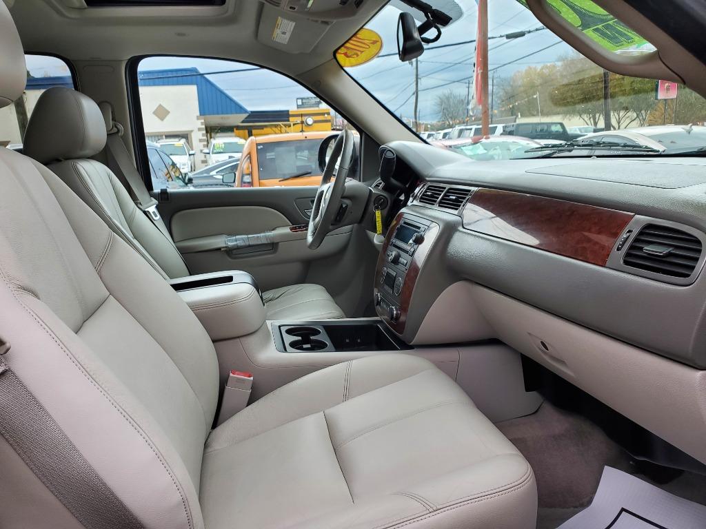 2013 Chevrolet Suburban LT 1500 photo