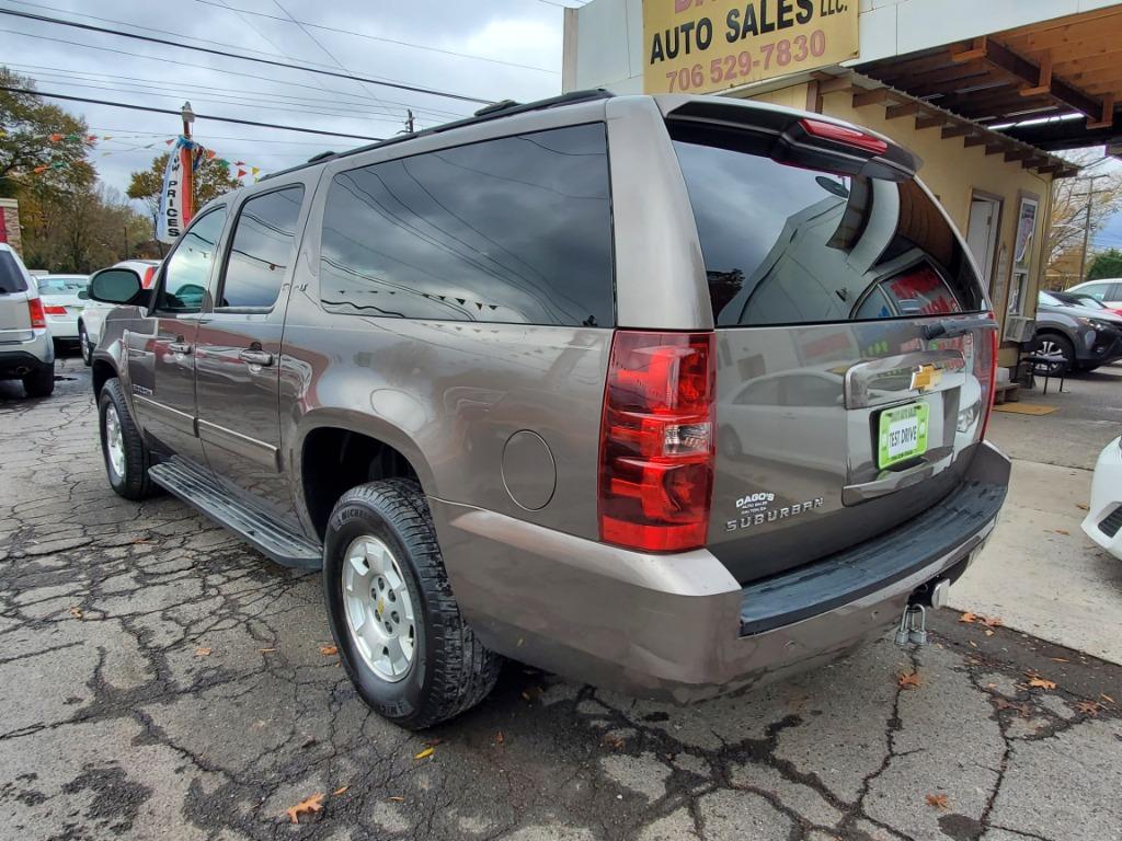 2013 Chevrolet Suburban LT 1500 photo