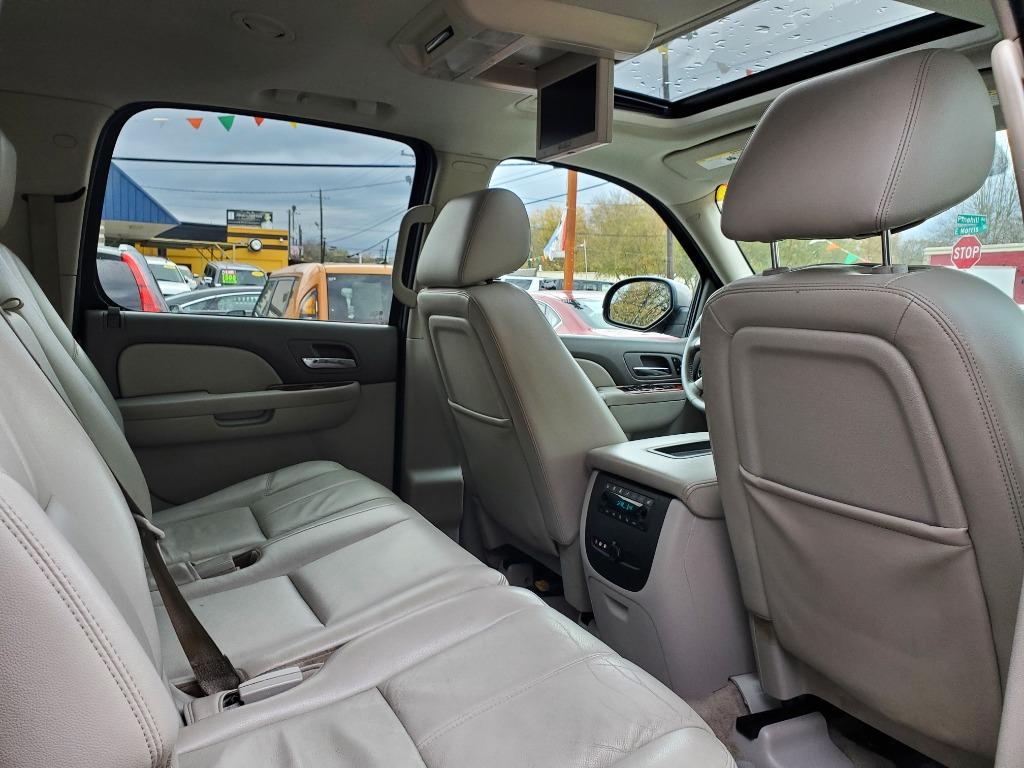 2013 Chevrolet Suburban LT 1500 photo
