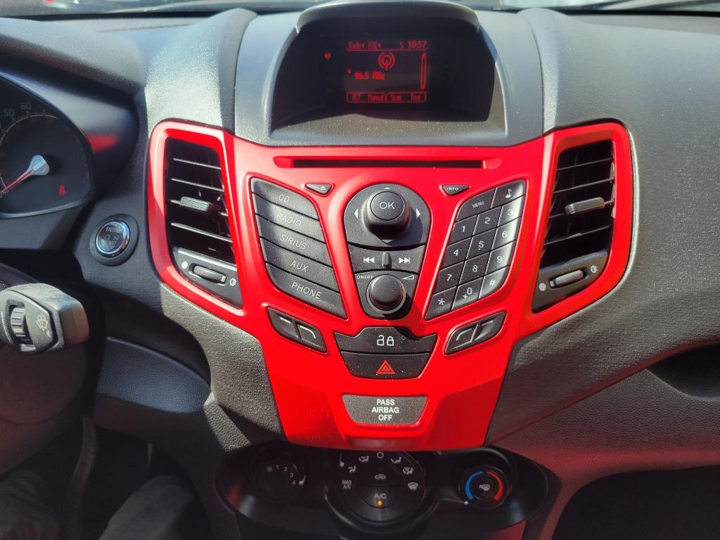 2013 Ford Fiesta Titanium photo