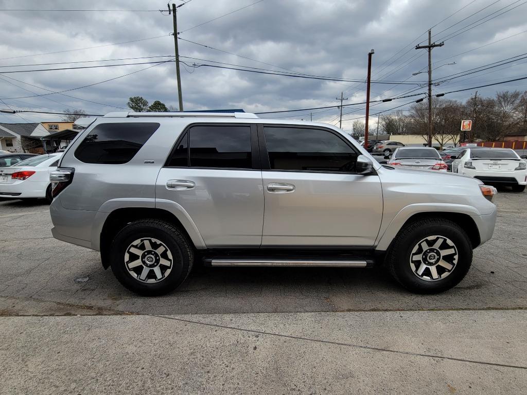 2018 Toyota 4Runner SR5 photo
