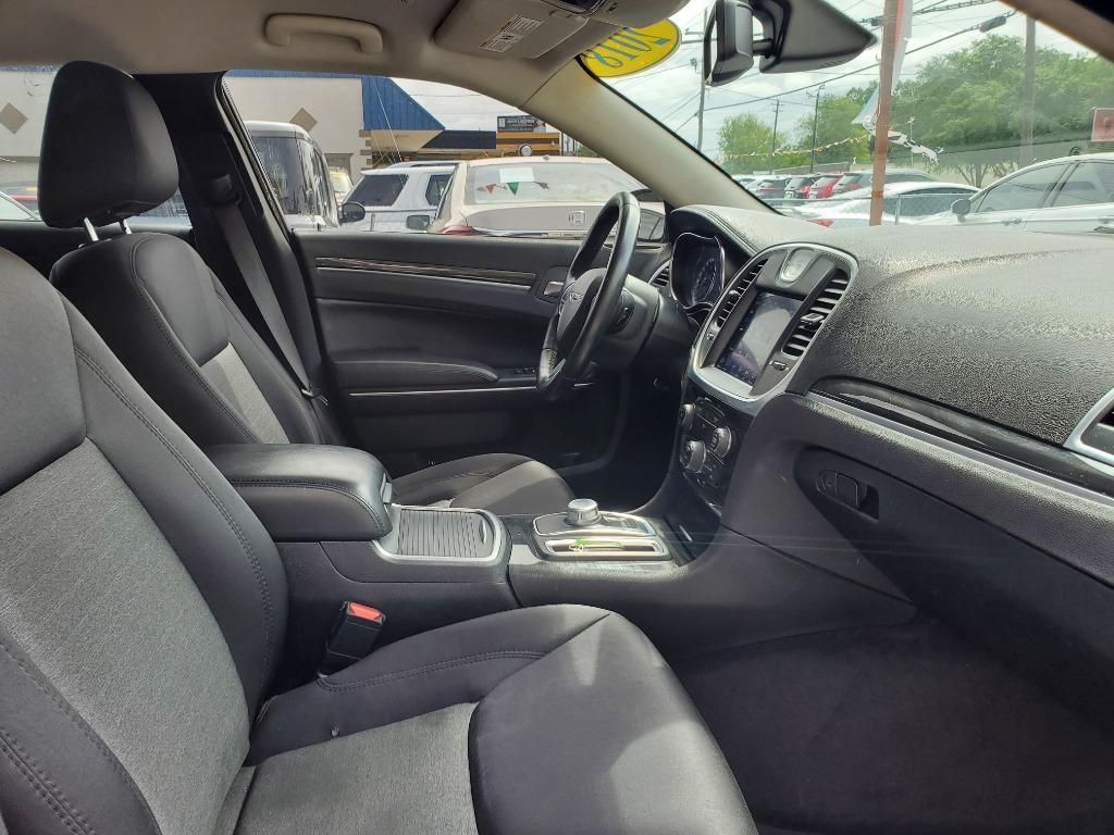 2018 Chrysler 300 - $9,995