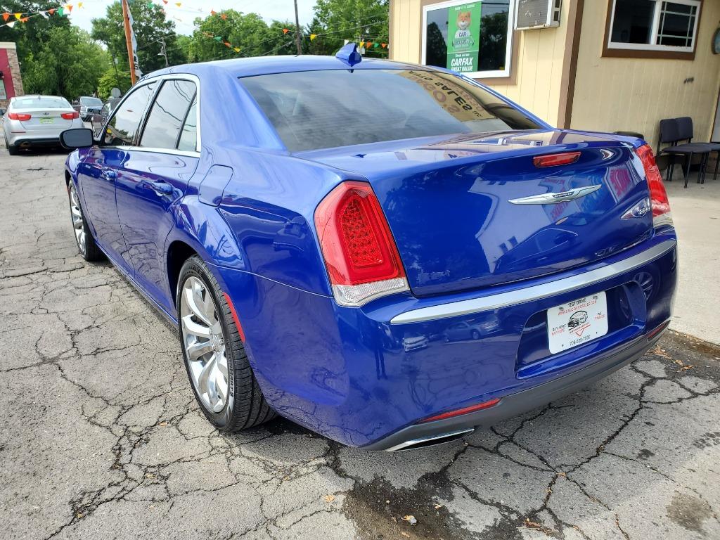2018 Chrysler 300 - $9,995