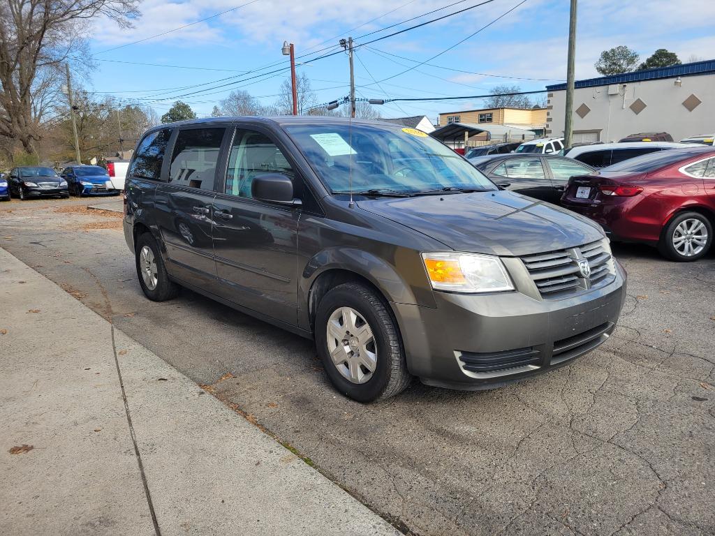 The 2010 Dodge Grand Caravan SE photos