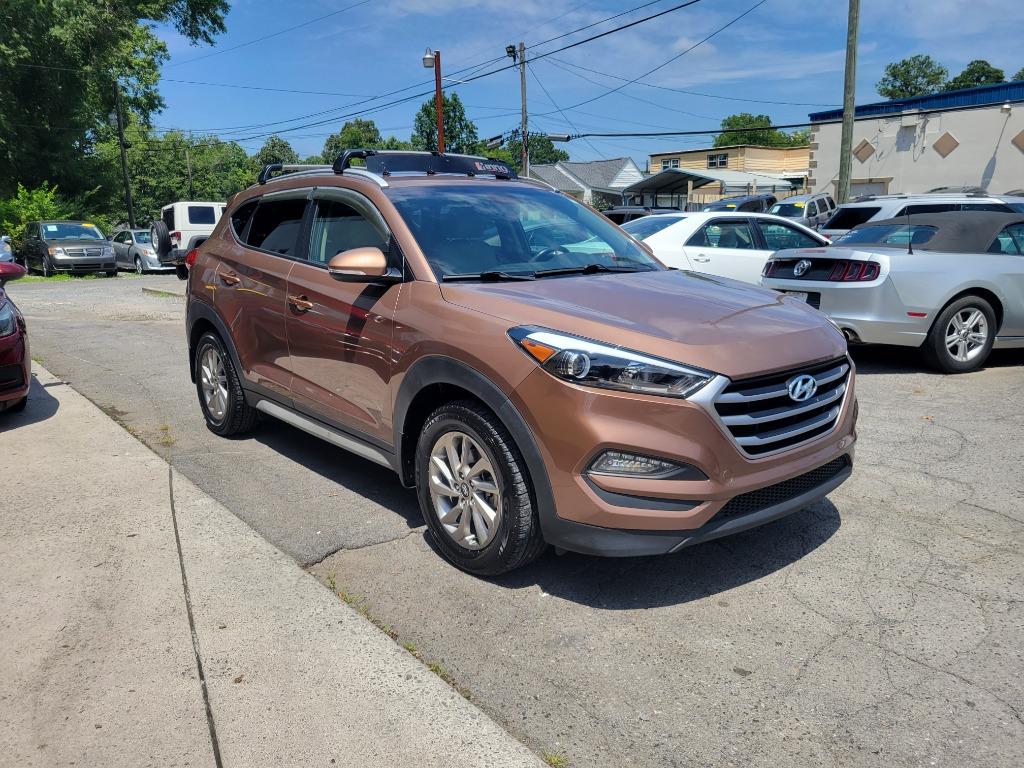 2017 Hyundai Tucson - $10,995