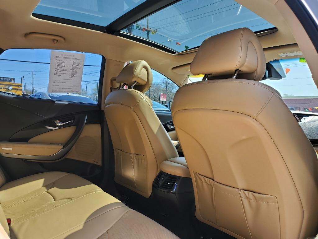 2016 Hyundai Azera - $16,995