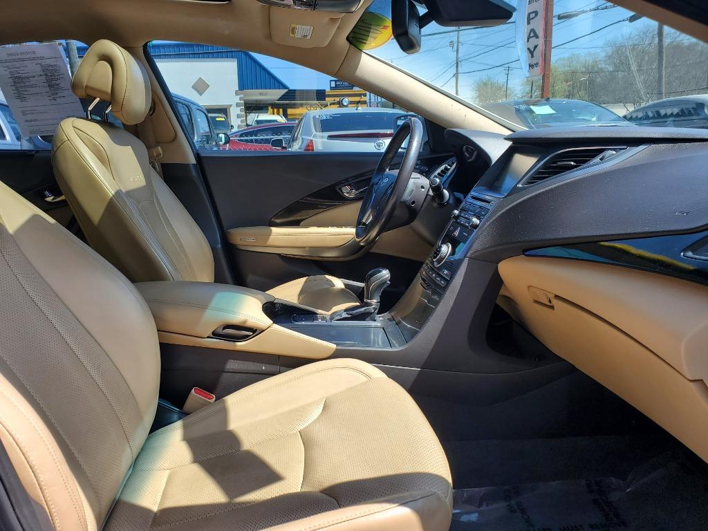 2016 Hyundai Azera - $16,995
