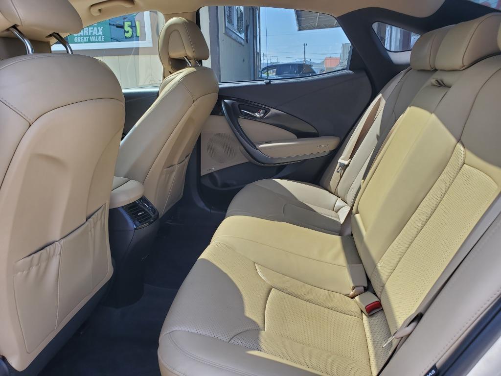 2016 Hyundai Azera - $16,995