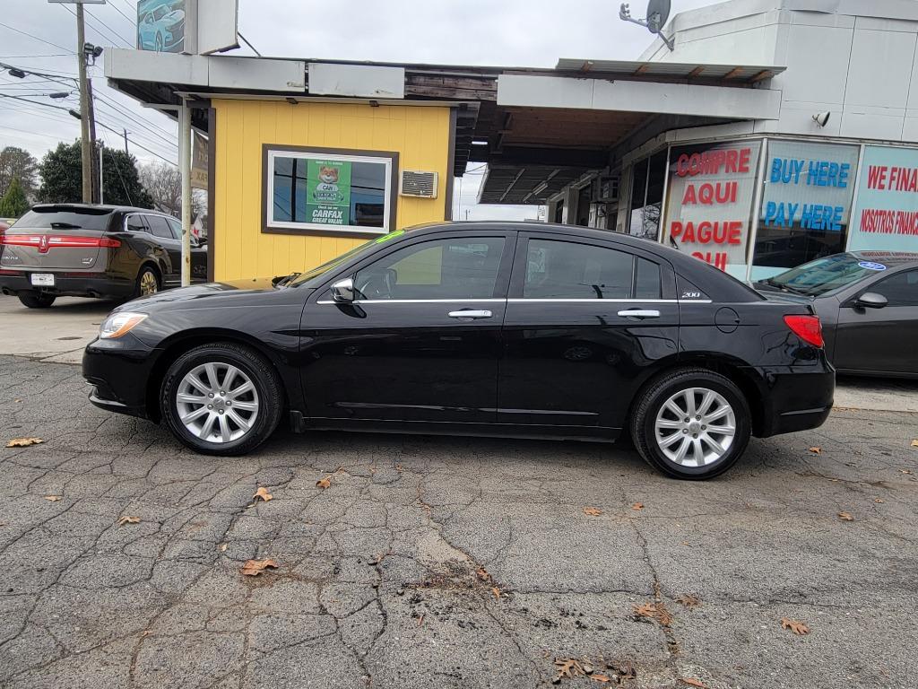 2013 Chrysler 200 - $11,995