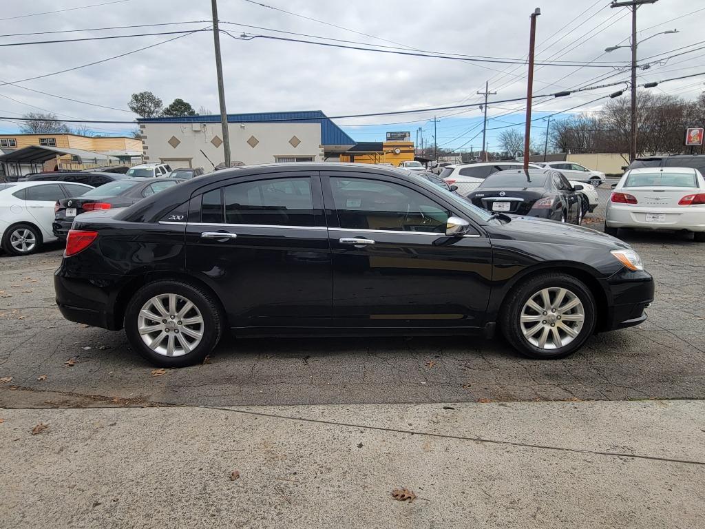 2013 Chrysler 200 - $11,995