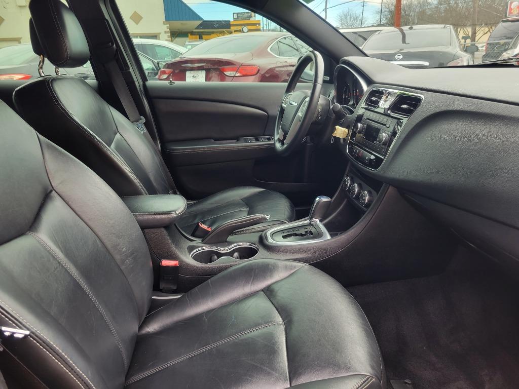 2013 Chrysler 200 - $11,995