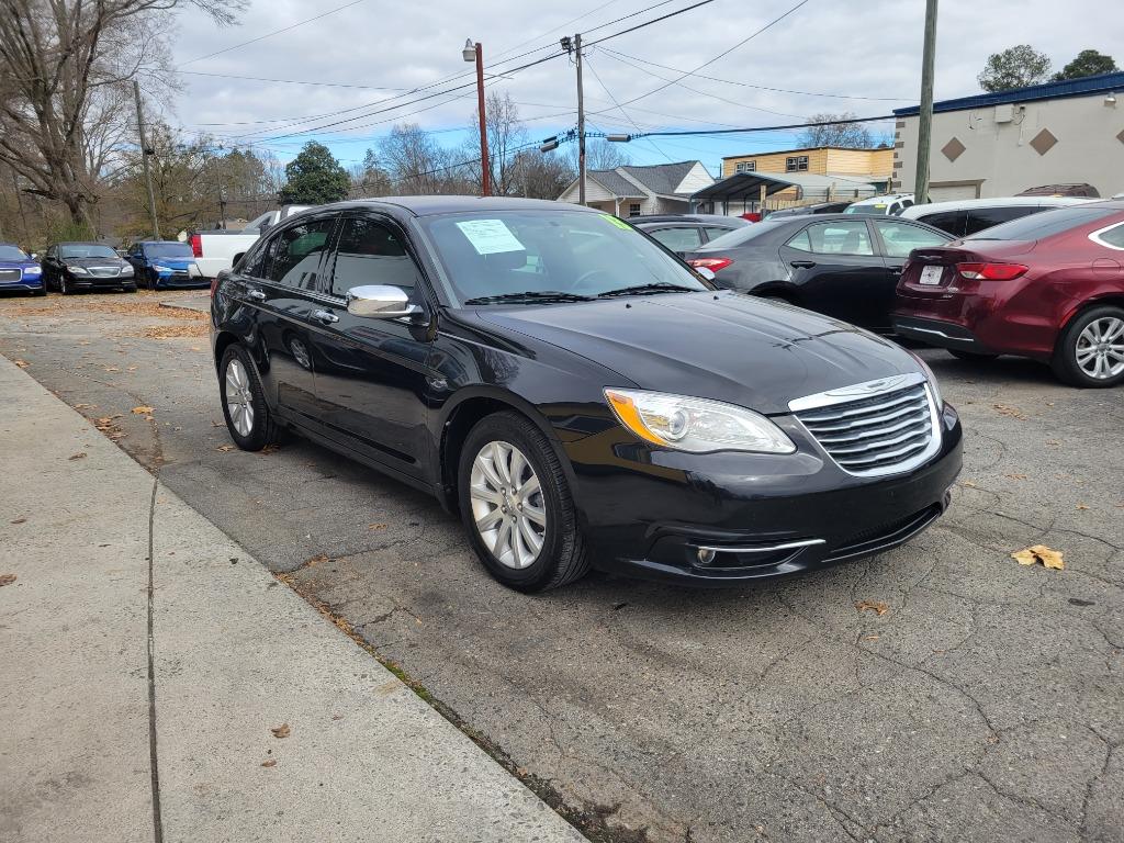 2013 Chrysler 200 - $11,995
