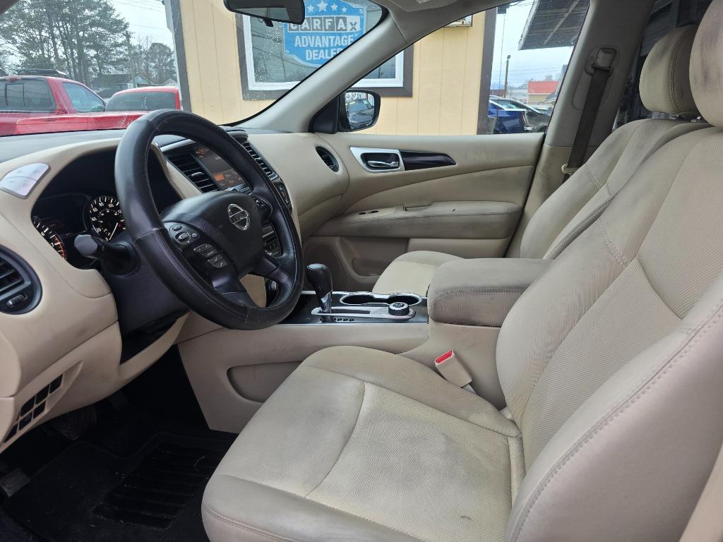 2017 Nissan Pathfinder Platinum photo