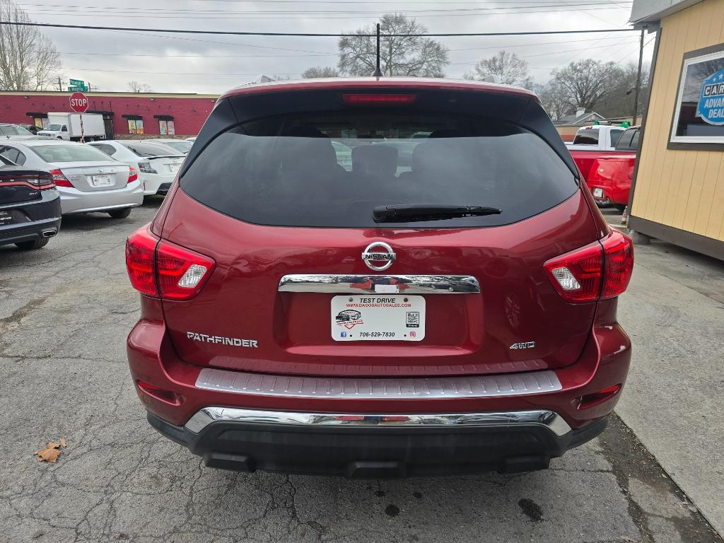2017 Nissan Pathfinder Platinum photo