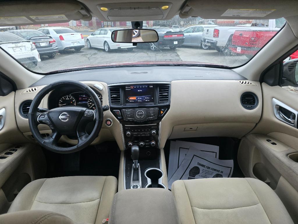 2017 Nissan Pathfinder Platinum photo