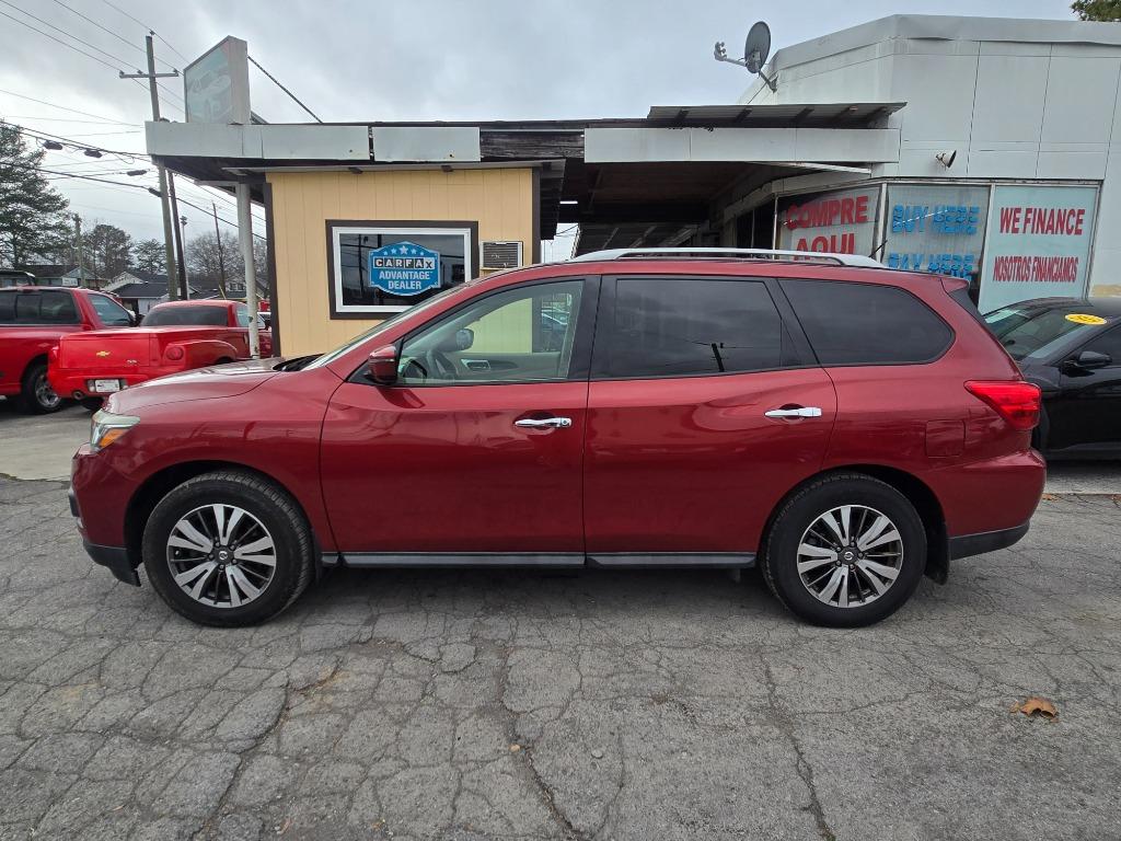 2017 Nissan Pathfinder Platinum photo