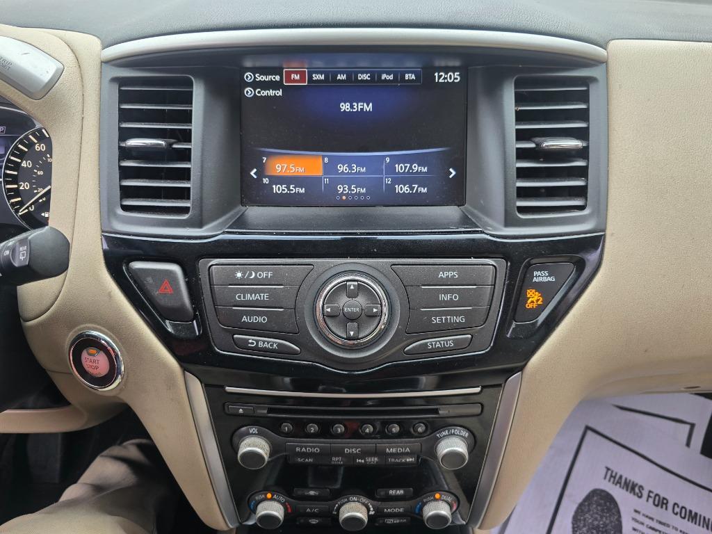 2017 Nissan Pathfinder Platinum photo