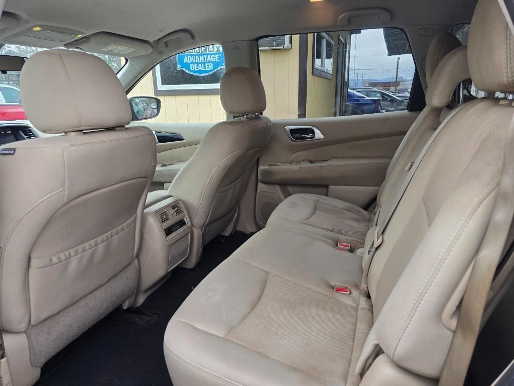 2017 Nissan Pathfinder Platinum photo