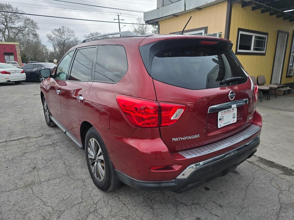 2017 Nissan Pathfinder Platinum photo
