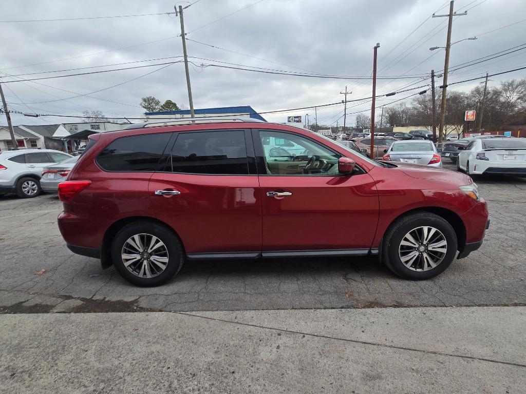 2017 Nissan Pathfinder Platinum photo